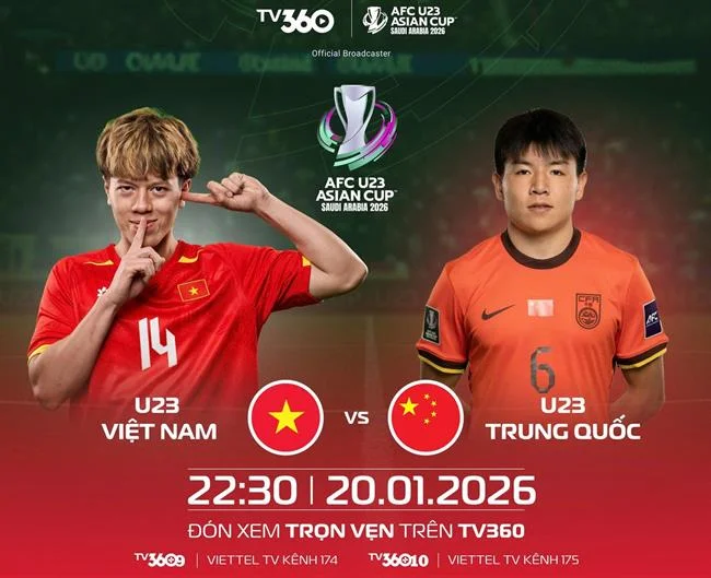 Game thủ chuyên nghiệp đang thi đấu eSports trên màn hình lớn, logo fcb8 app, thể hiện cá cược eSports